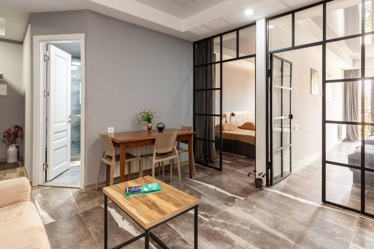 Veli Group Apartment In Old City Kutaisi Exterior foto